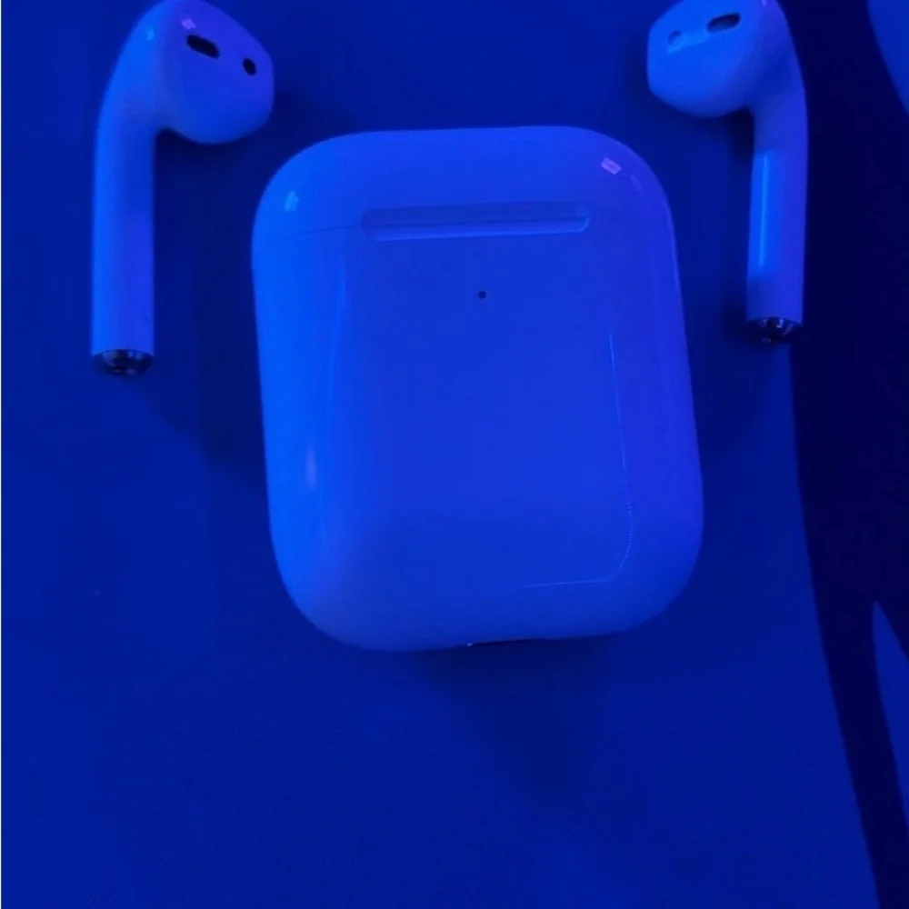 Apple Wireless Earbuds - White